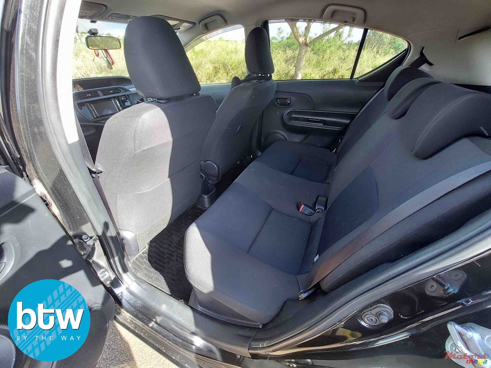 2016' Toyota Aqua photo #5