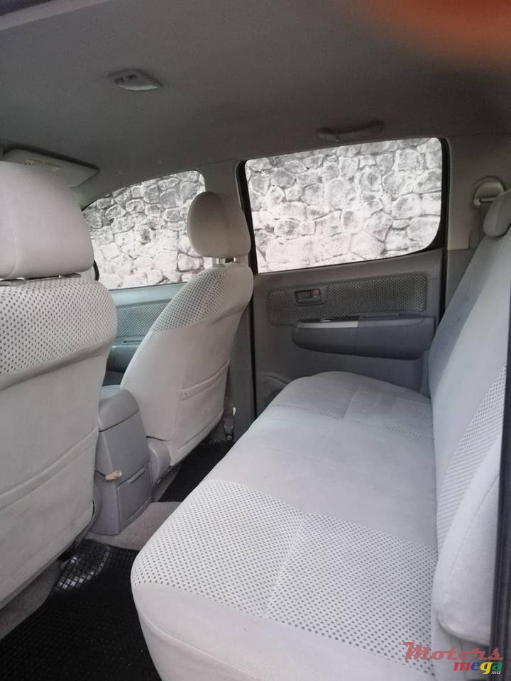 2009' Toyota Hilux photo #5