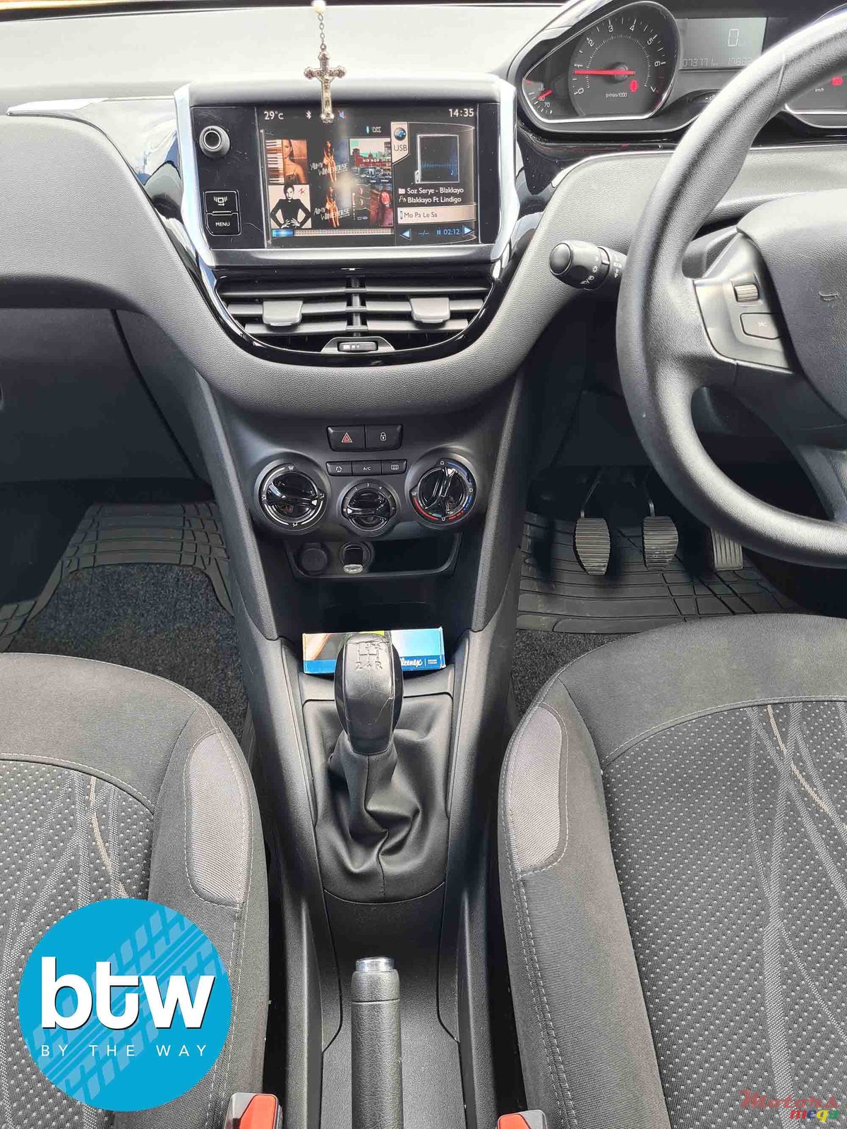 2012' Peugeot 208 photo #5