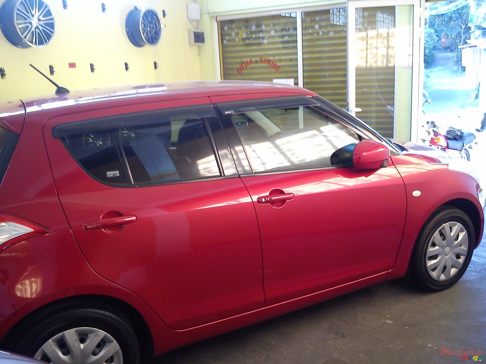 2012' Suzuki Swift photo #2