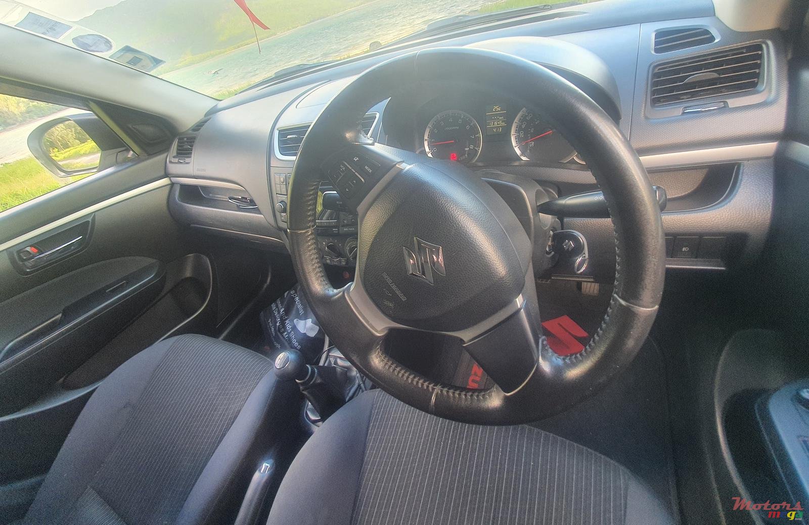 2015' Suzuki Swift photo #4