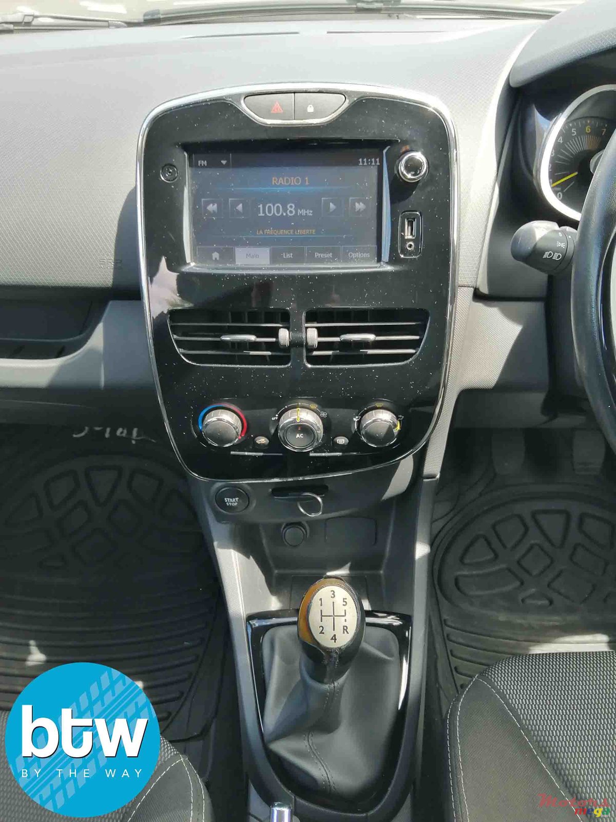 2013' Renault Clio photo #4