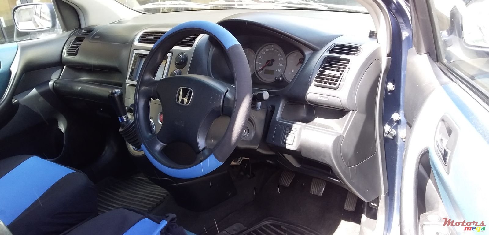 2005' Honda Civic Hatchback photo #3