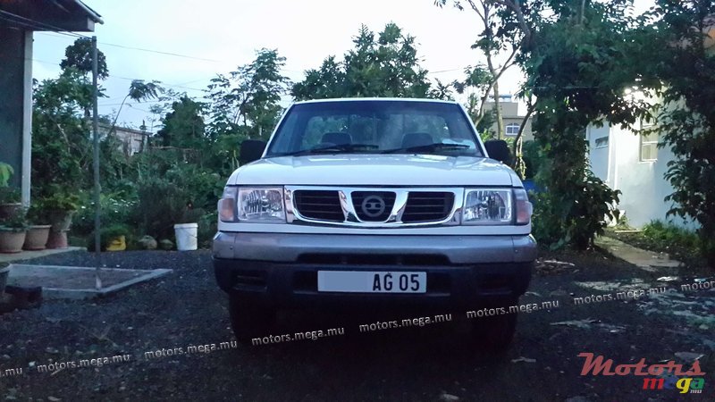 2005' Nissan Hardbody Single Cab photo #2
