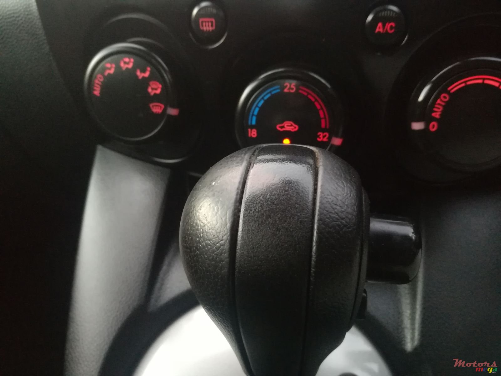 2009' Mazda Demio photo #4