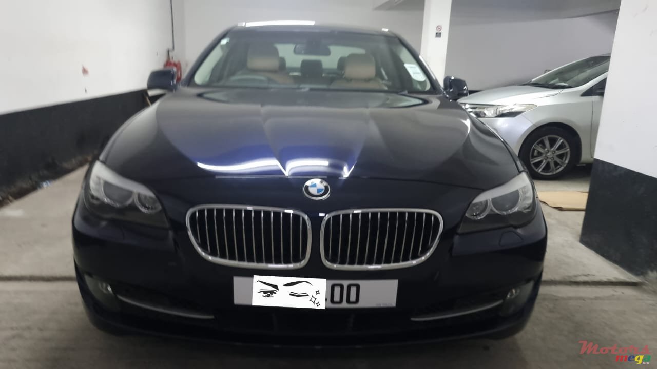 2011' BMW 523 photo #2