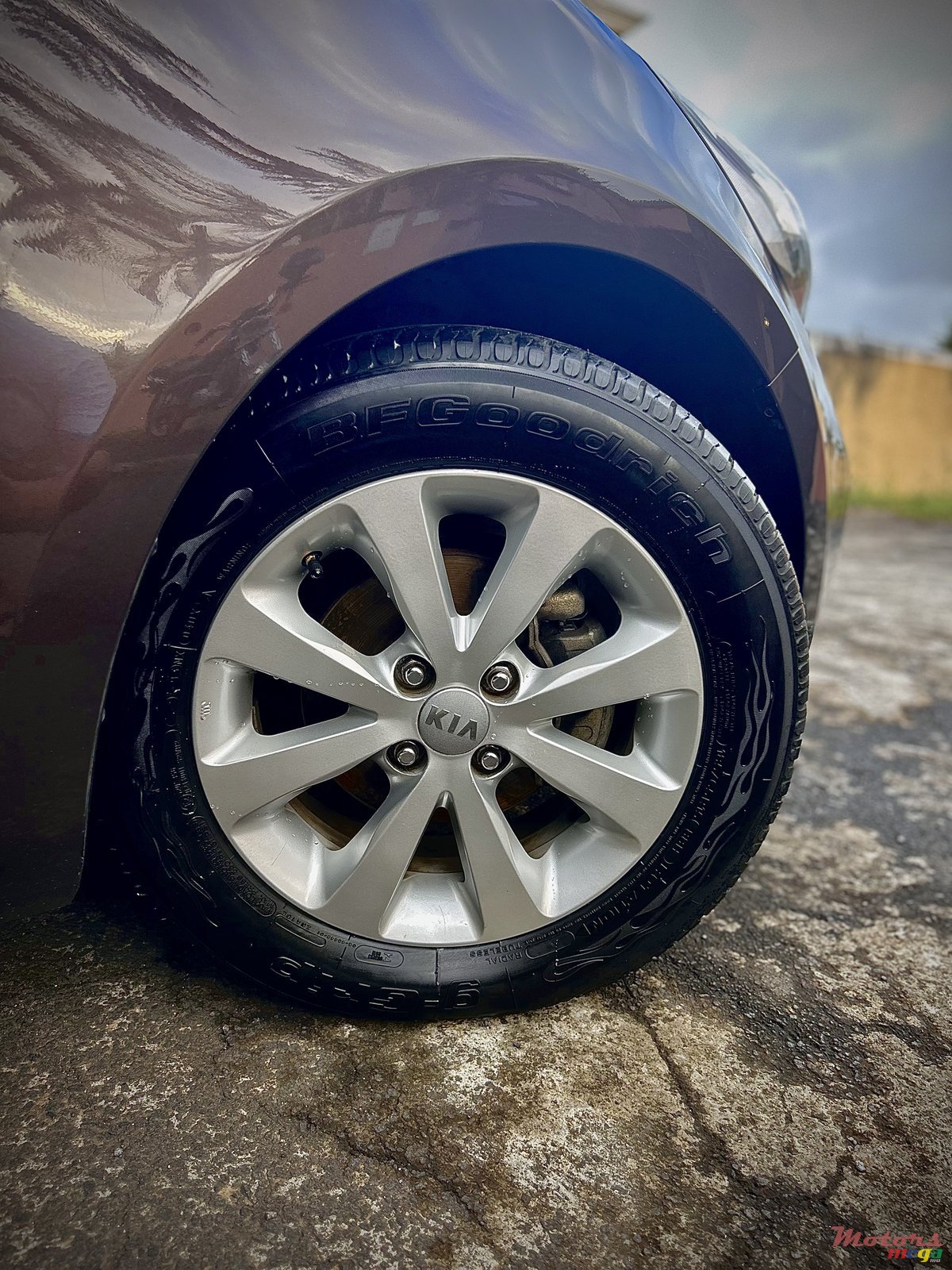 2012' Kia Rio photo #2