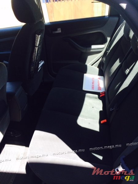 2009' Ford Focus ghia photo #3