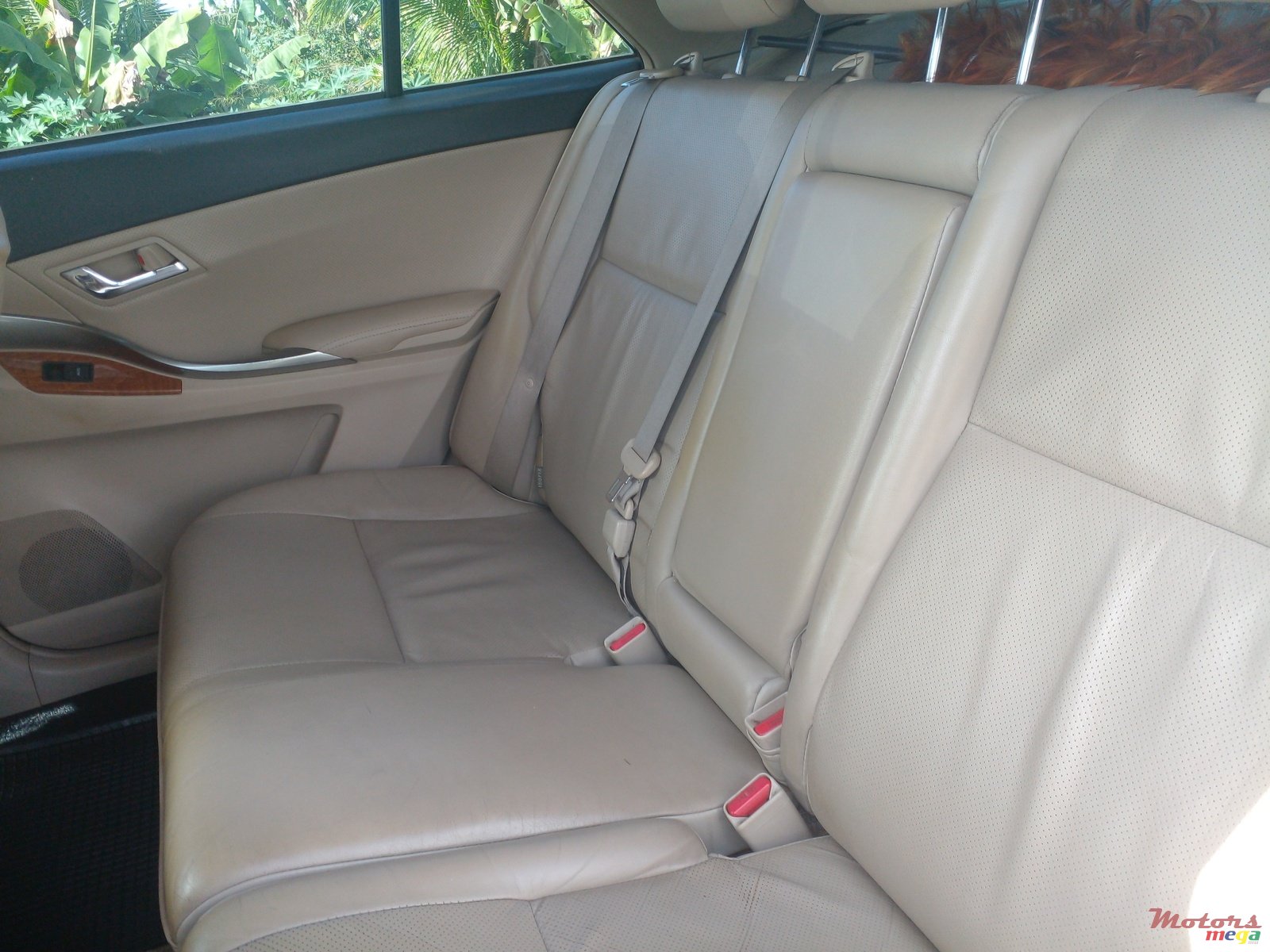 2013' Toyota Premio photo #7