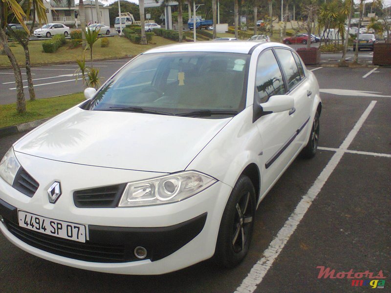 2007' Renault Megane photo #2