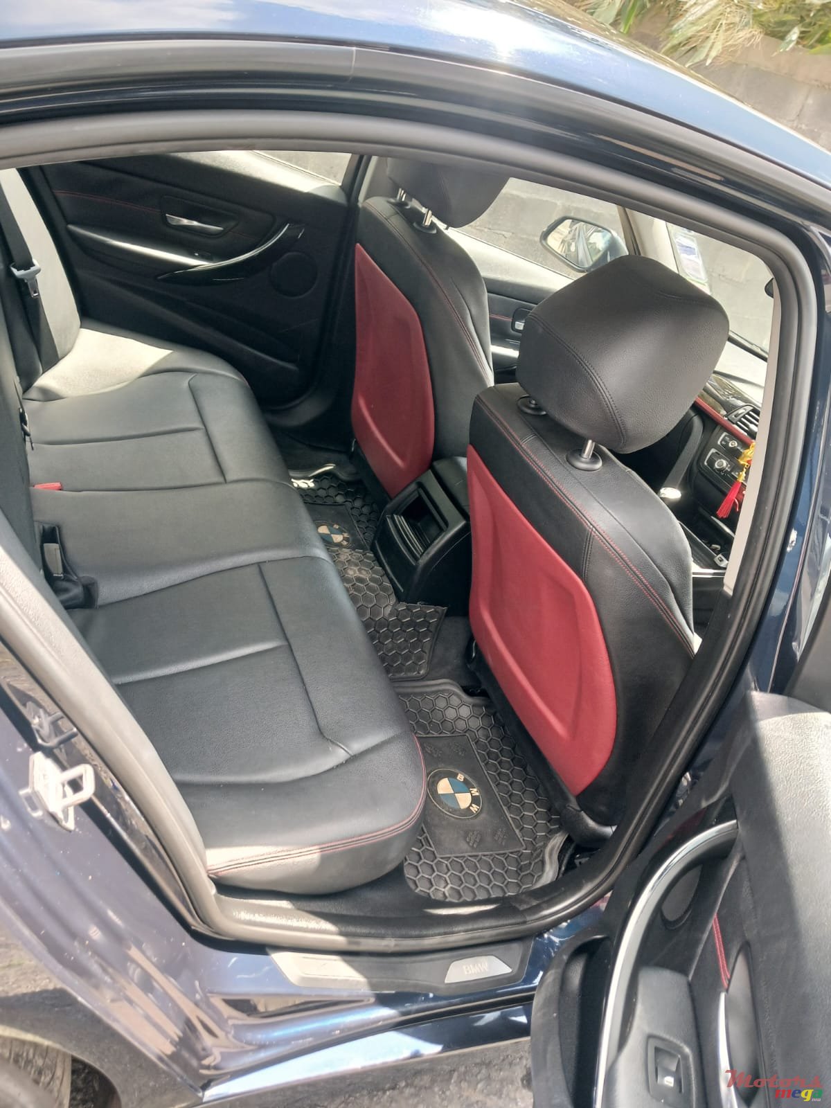 2013' BMW 3 Series photo #4