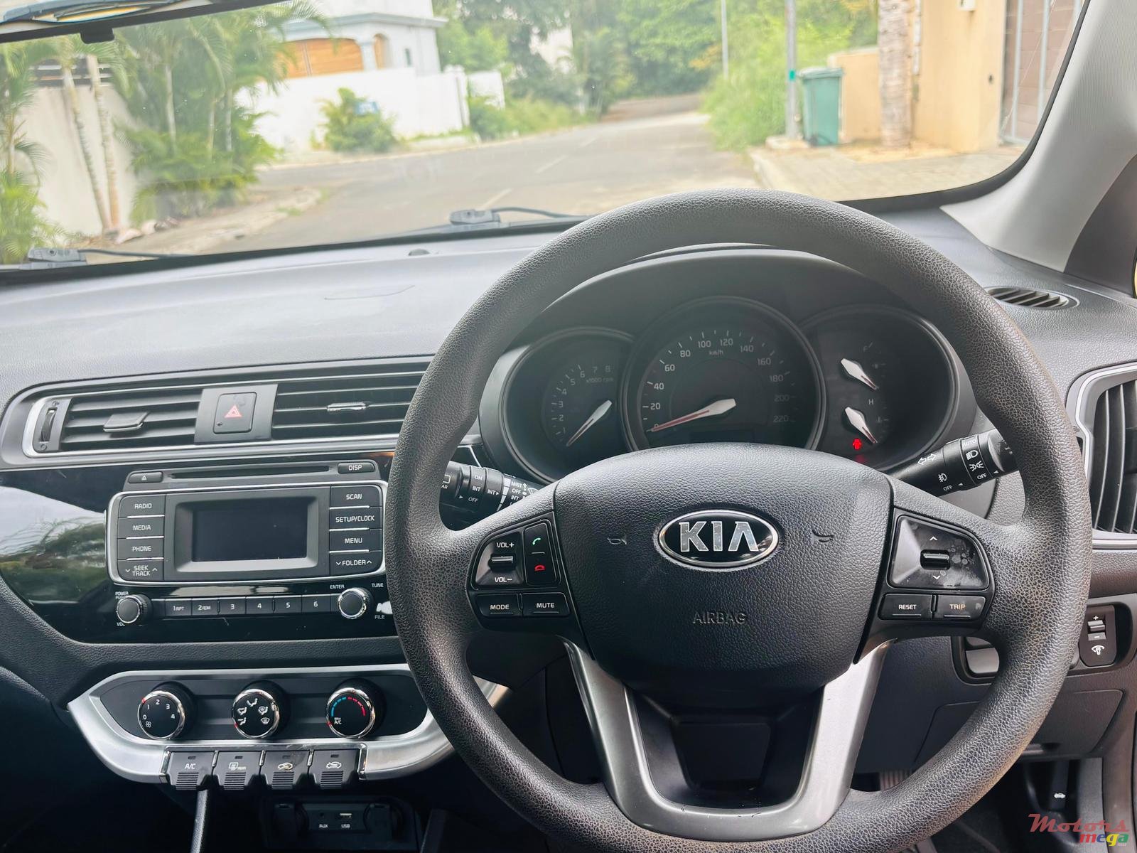 2015' Kia Rio photo #3