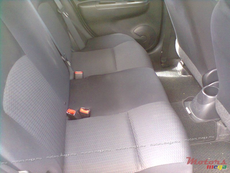 2011' Nissan photo #6