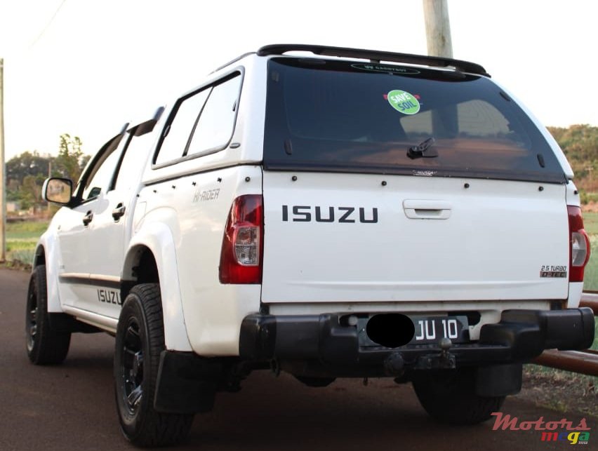 2010' Isuzu photo #1