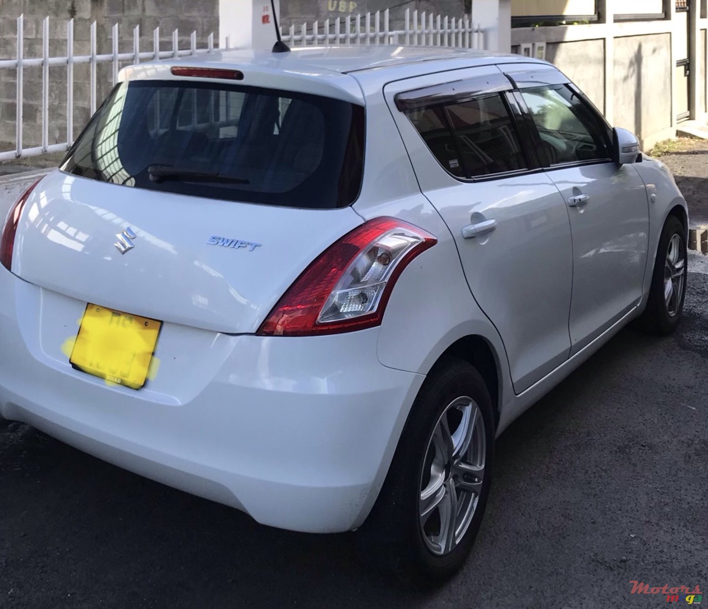 2013' Suzuki Swift photo #3