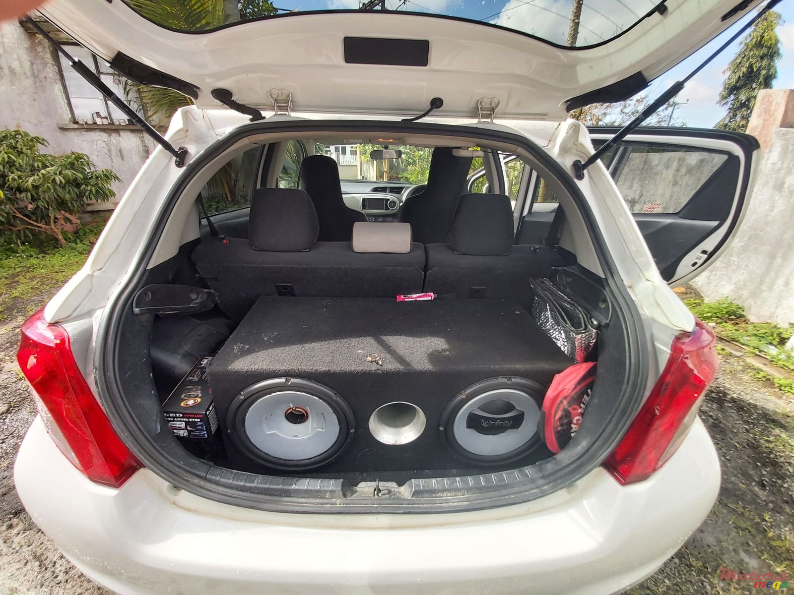 2013' Toyota Vitz photo #1