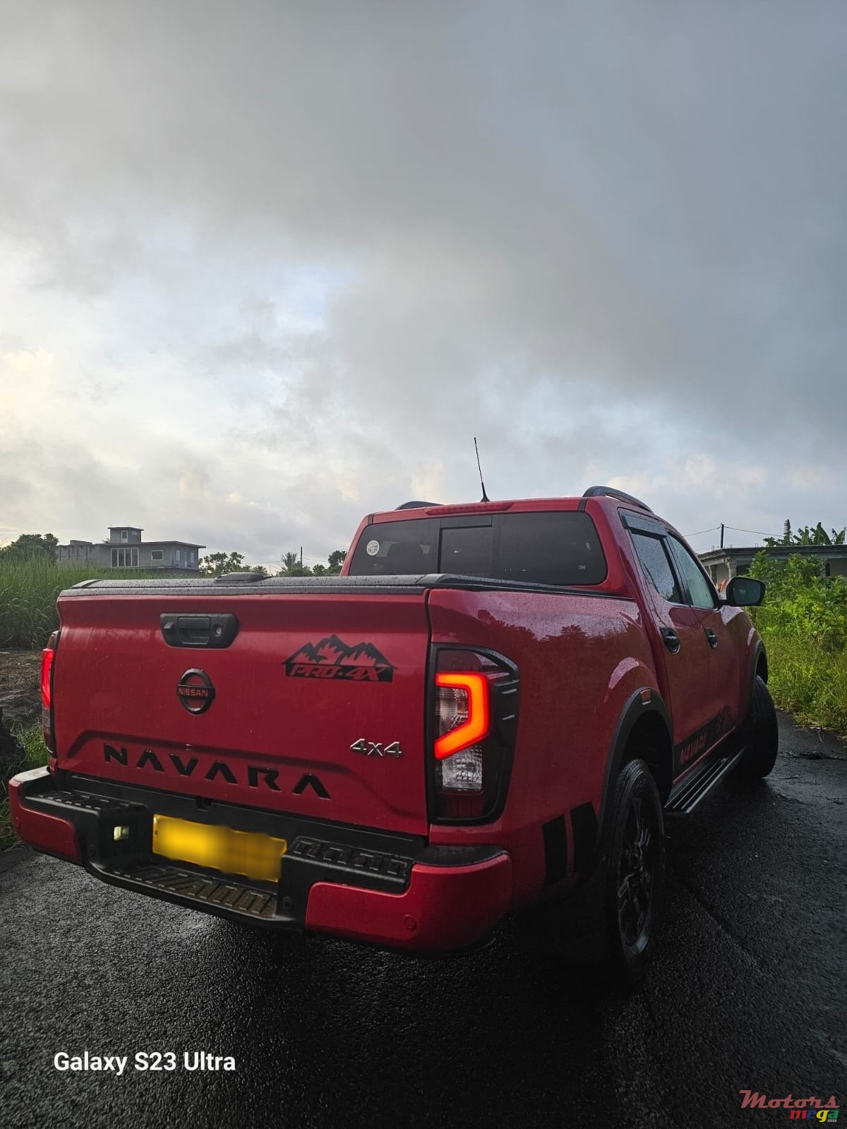 2022' Nissan Navara photo #2