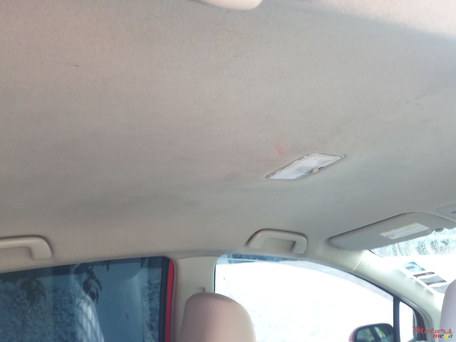 2010' Toyota Vitz photo #2