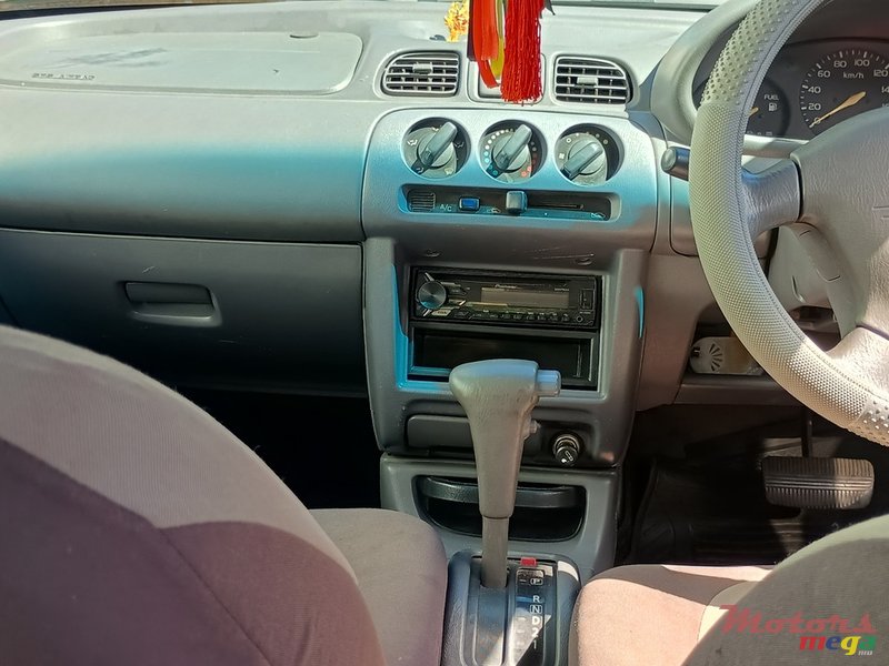 2000' Nissan March photo #4