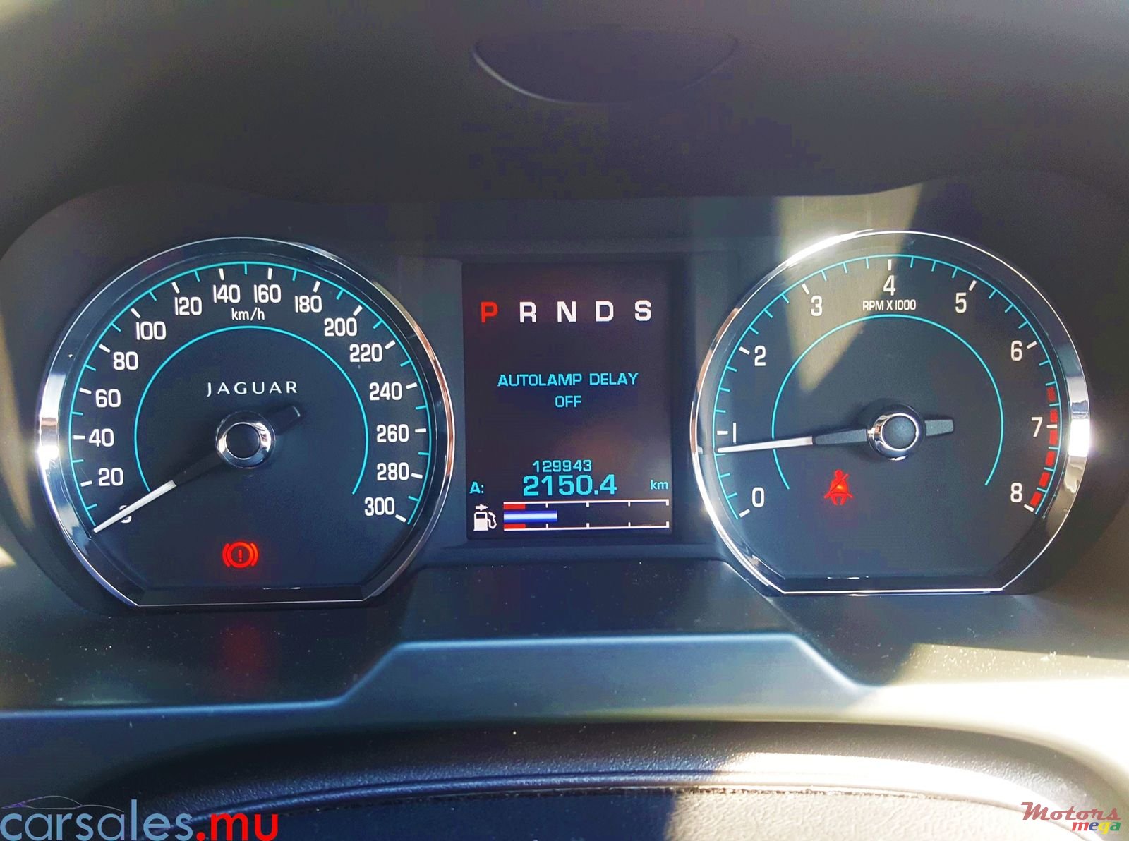 2013' Jaguar XF photo #7