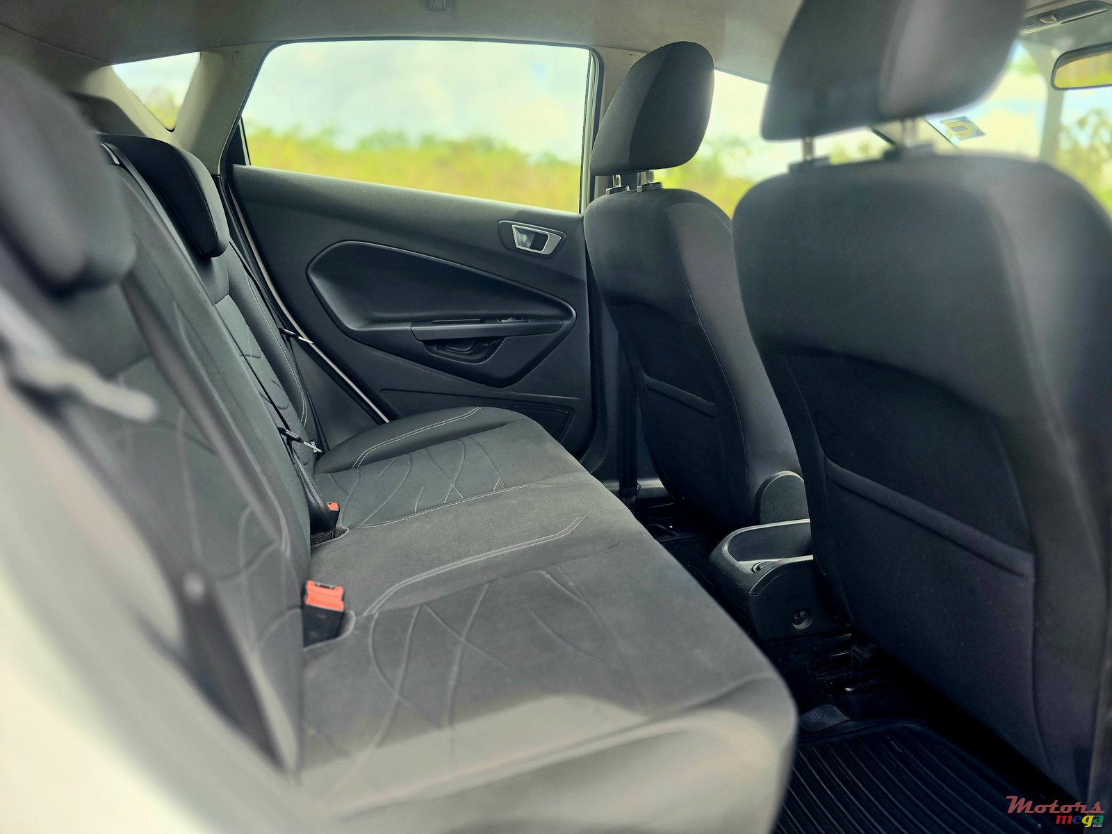 2014' Ford Fiesta photo #7