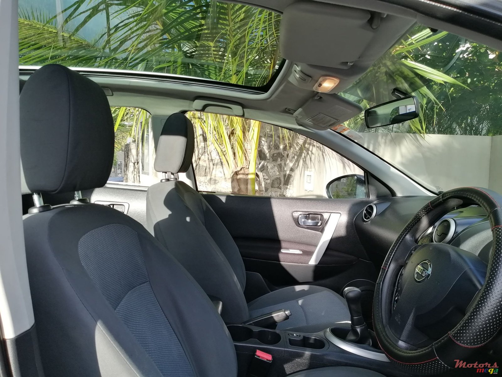 2012' Nissan Qashqai+2 photo #2