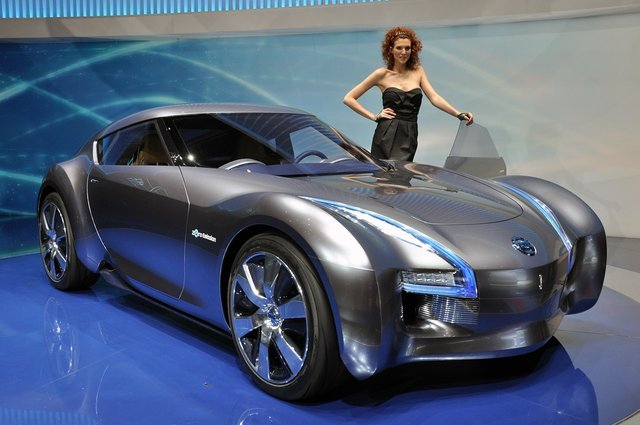 Nissan unveils Esflow Concept at 2011 Geneva Auto Show