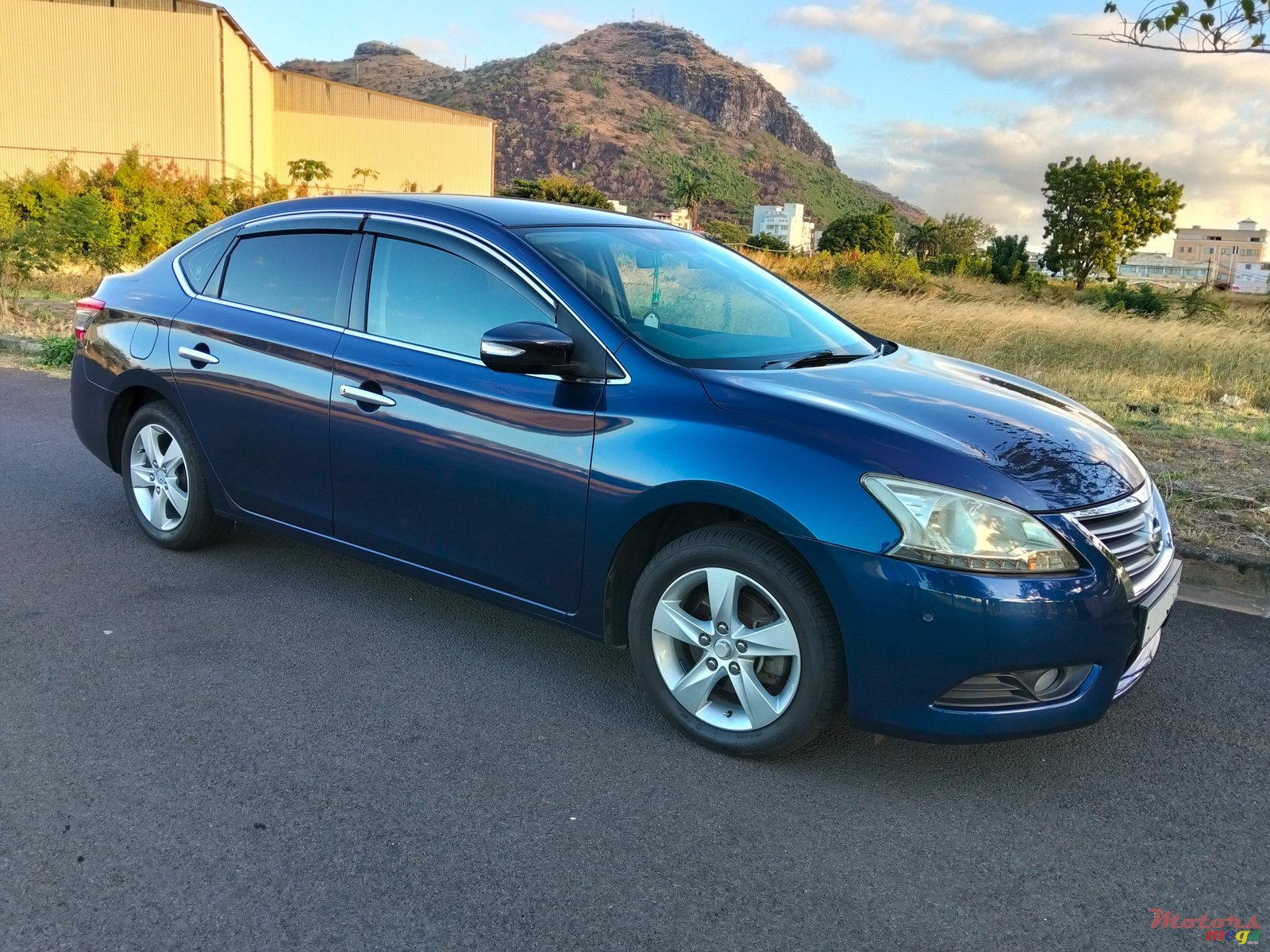 2015' Nissan Sentra Saloon photo #2