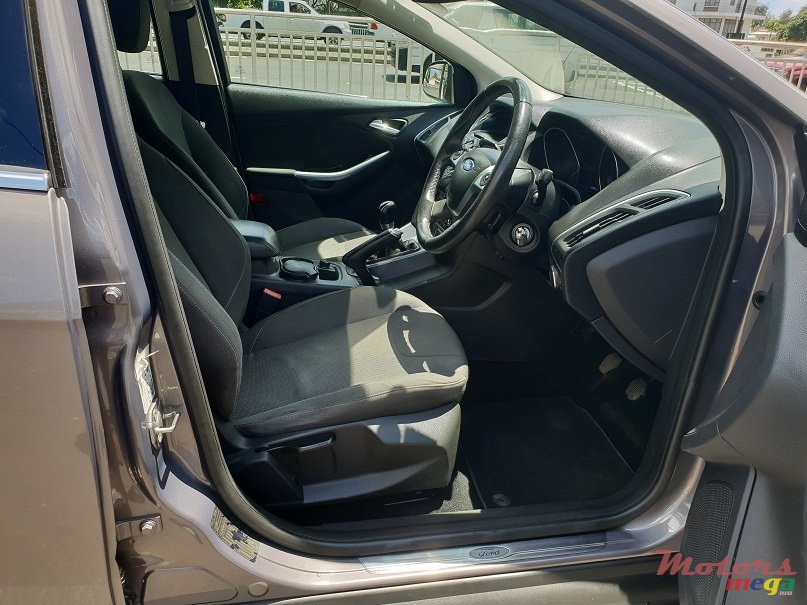 2012' Ford Focus photo #5