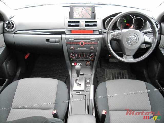 2005' Mazda Axela photo #2