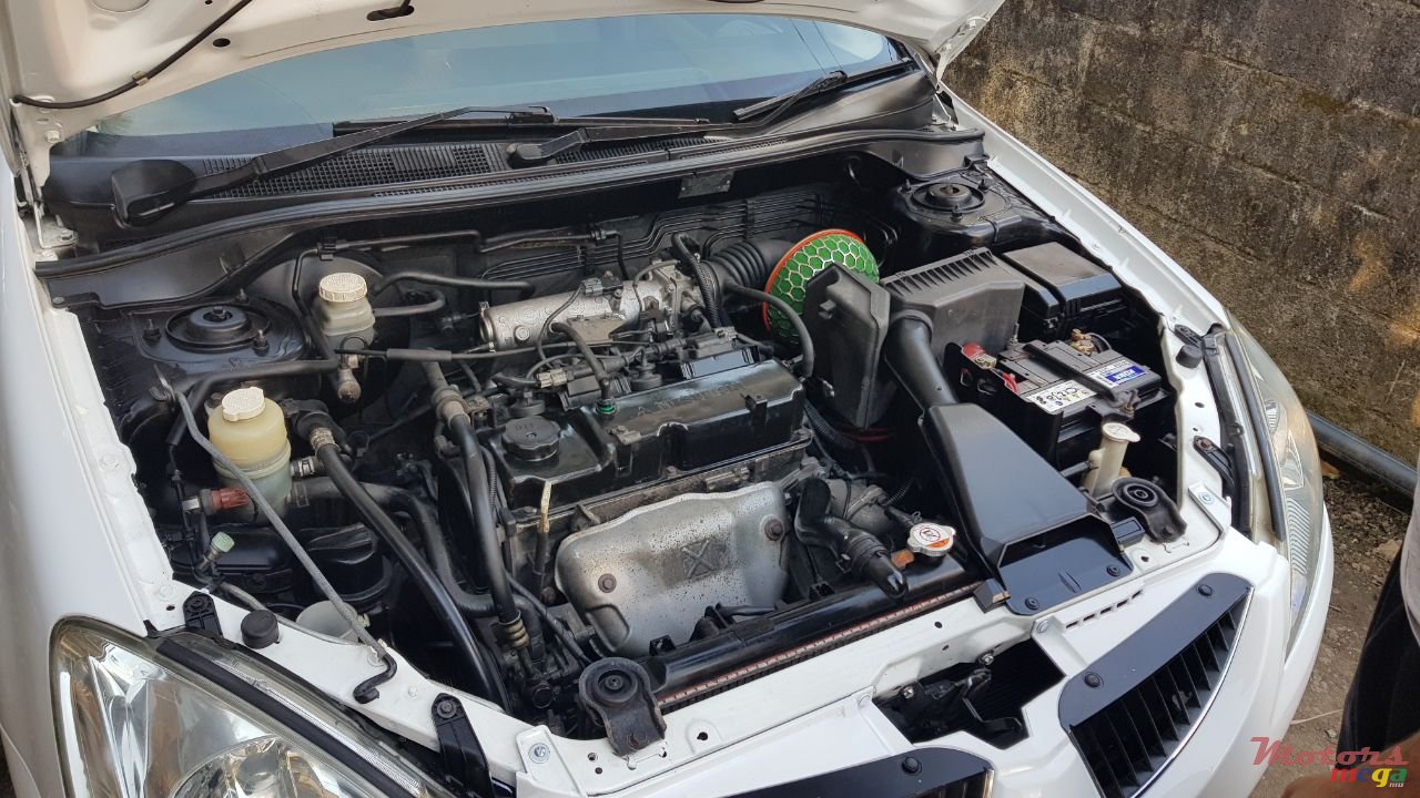 2006' Mitsubishi Lancer photo #4