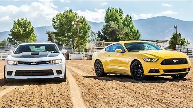 Motor Trend Pits Camaro 1LE vs Mustang with Performance Pack, Surprises Ensue