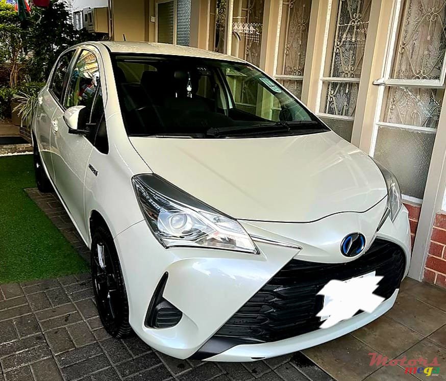 2017' Toyota Vitz photo #5