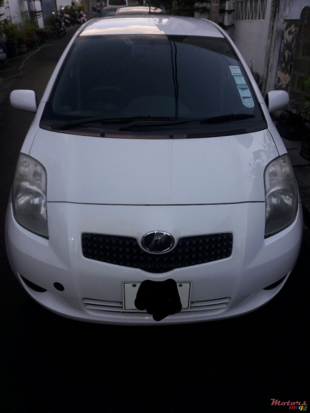 2005' Toyota Vitz photo #2