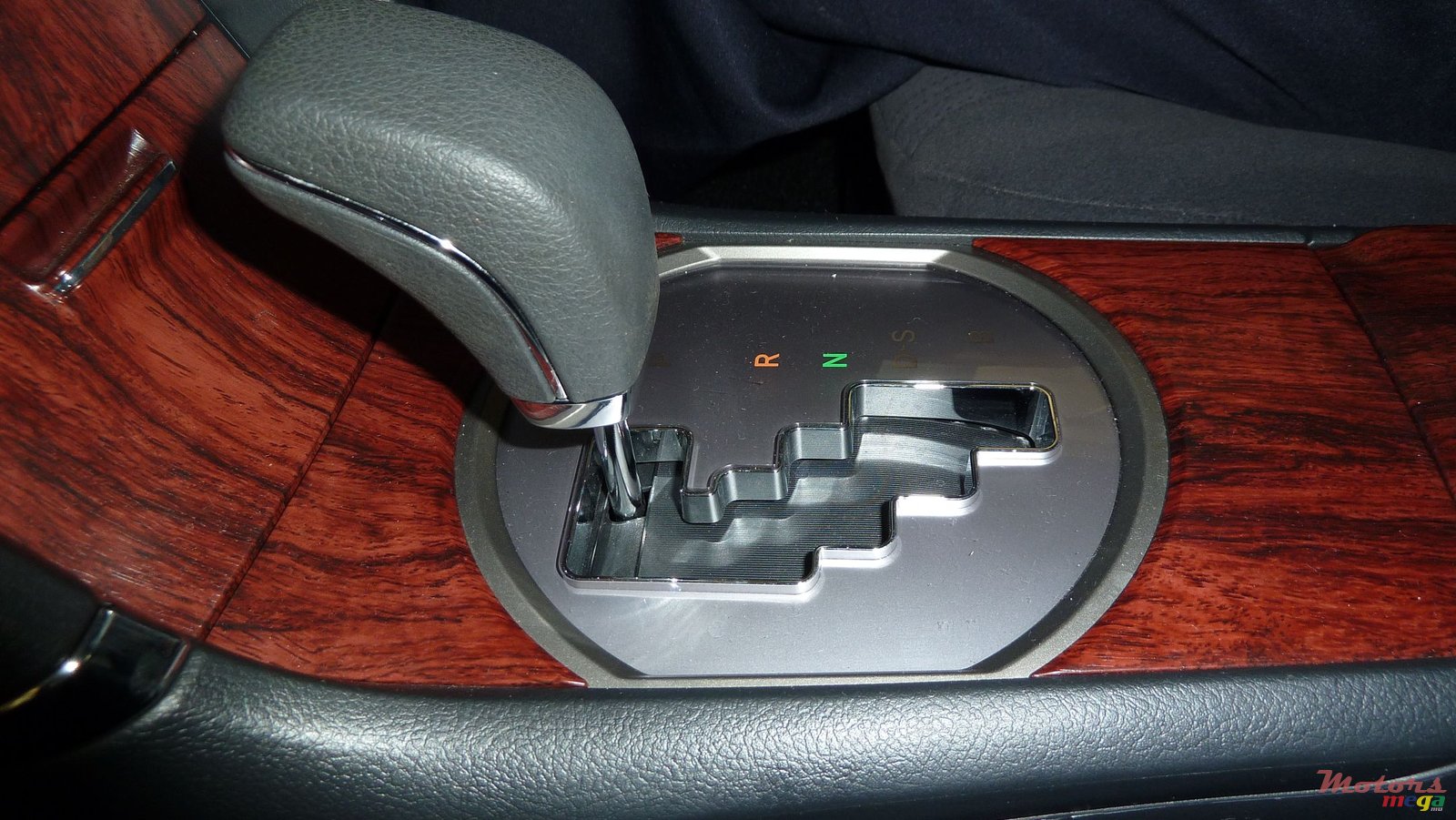 2011' Toyota photo #2