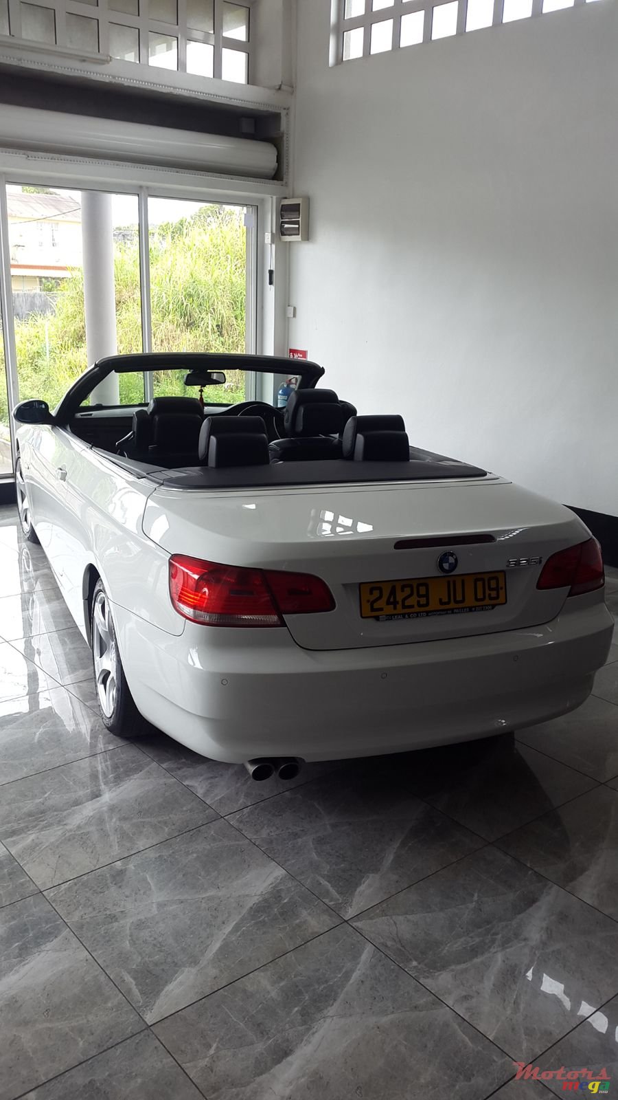 2009' BMW 3 Series Convertible 325 i photo #4