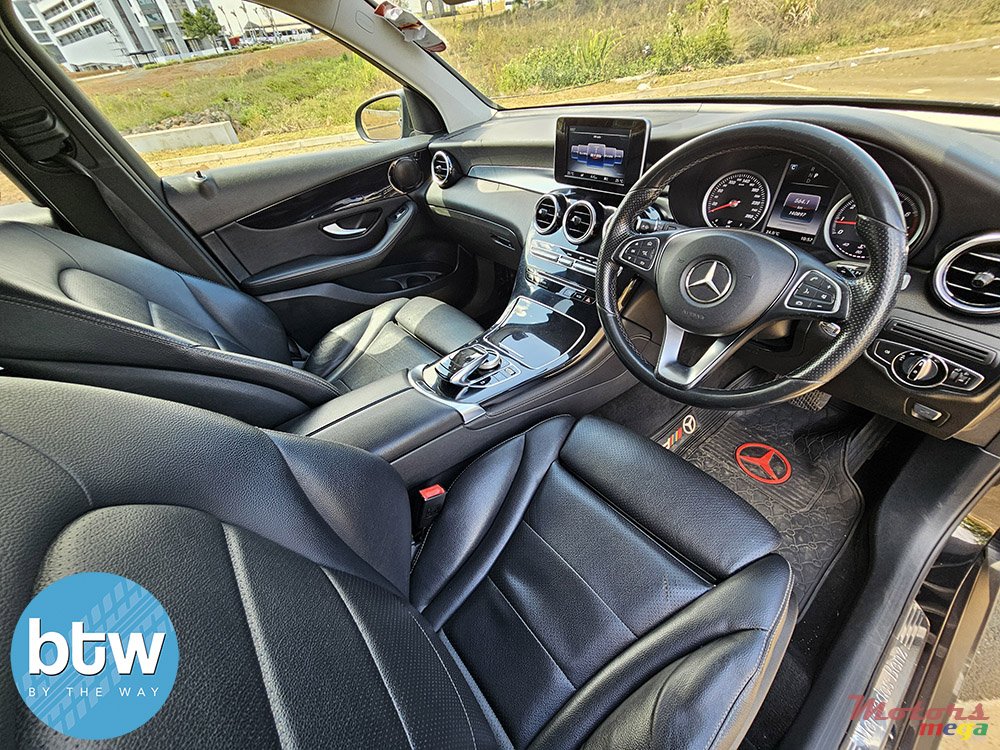 2016' Mercedes-Benz GLC 250 photo #5