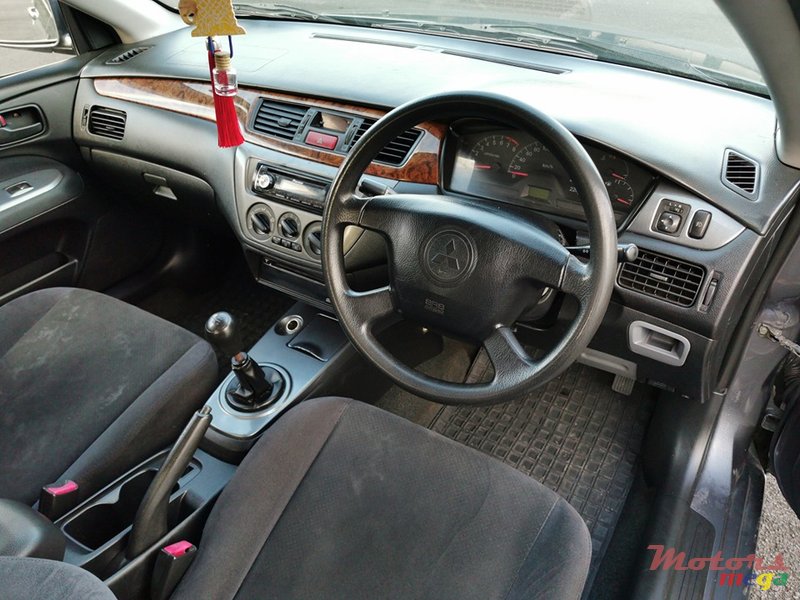 2005' Mitsubishi Lancer GLX photo #6