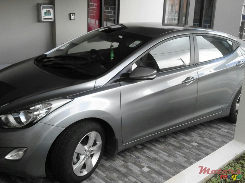 2013' Hyundai Elantra photo #1