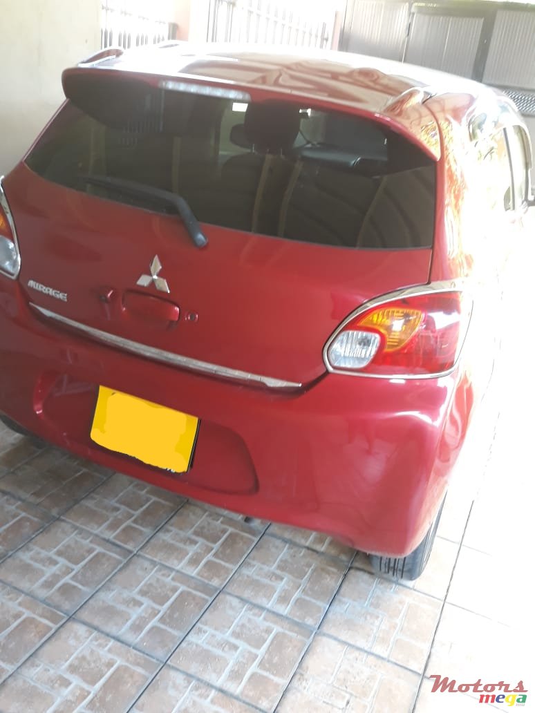 2012' Mitsubishi Mirage photo #3