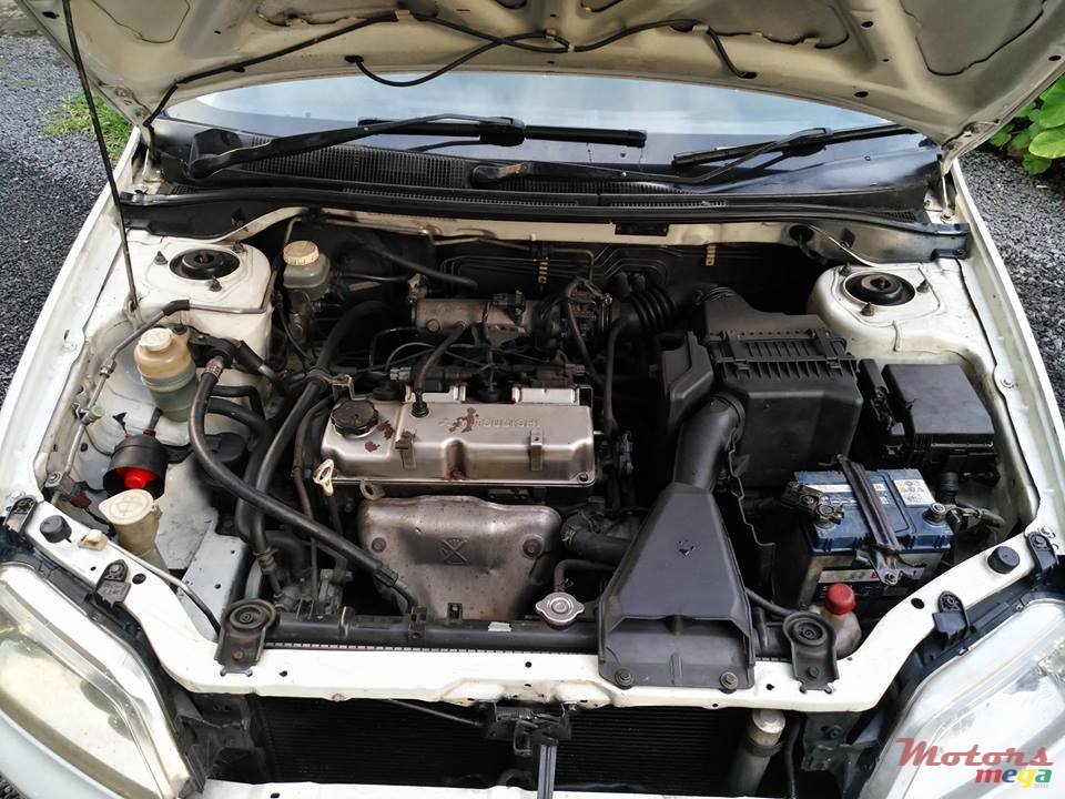 2002' Mitsubishi Lancer photo #6