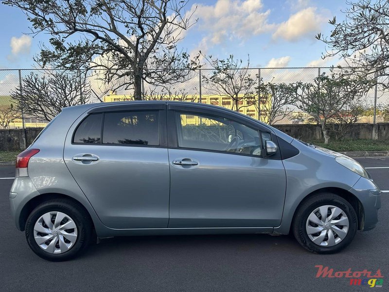 2008' Toyota Vitz 1.3L photo #2