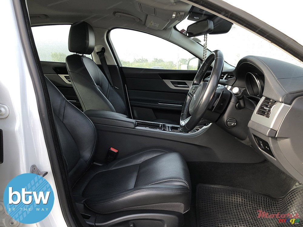 2019' Jaguar XF photo #6