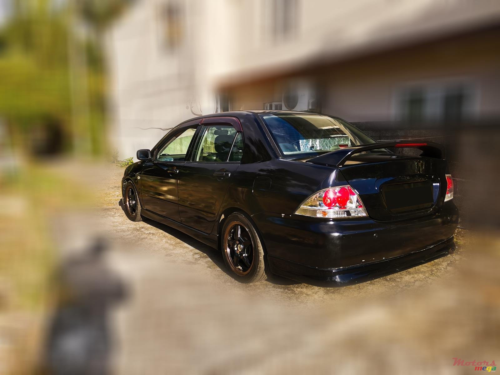 2003' Mitsubishi Lancer photo #2
