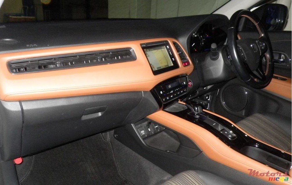 2015' Honda HR-V Vezzel photo #2