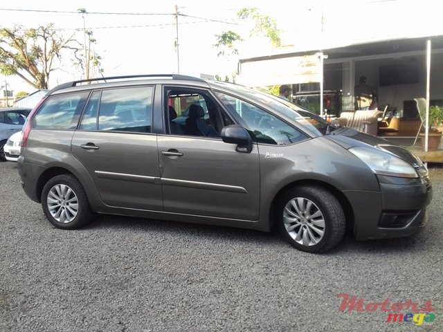 2008' Citroen C4 Picasso photo #1