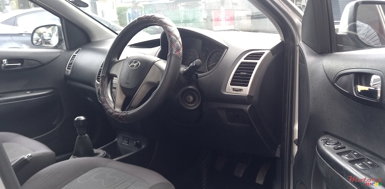 2011' Hyundai i20 photo #5