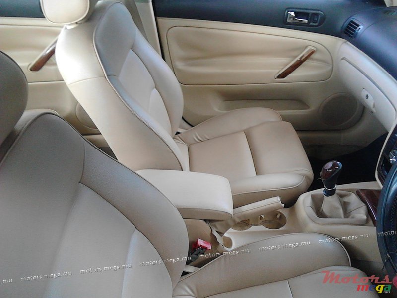 2002' Volkswagen Passat 1.6 essence photo #1