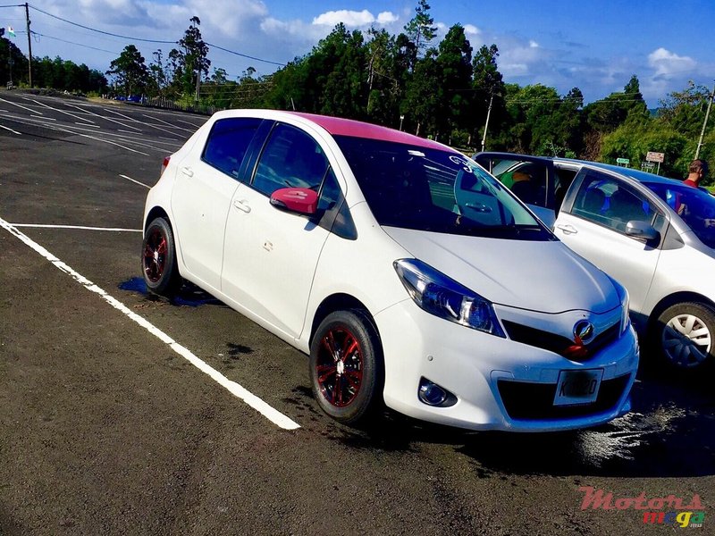 2013' Toyota Vitz photo #2