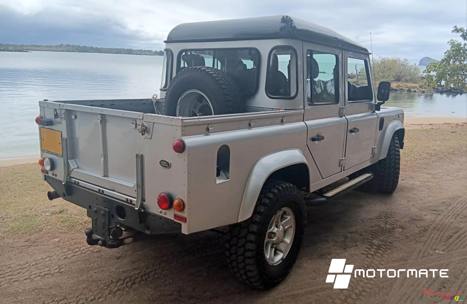 2015' Land Rover Defender 110 photo #4